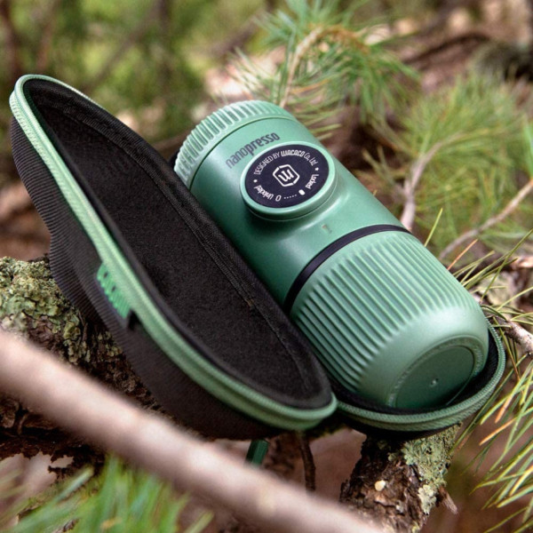 Портативна еспресо-кавоварка Wacaco Nanopresso зелена з чохлом, механічна, для меленої кави