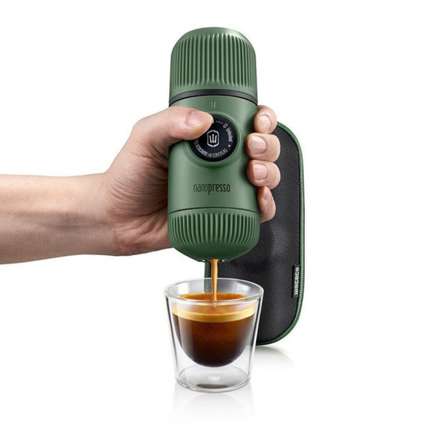 Портативна еспресо-кавоварка Wacaco Nanopresso зелена з чохлом, механічна, для меленої кави